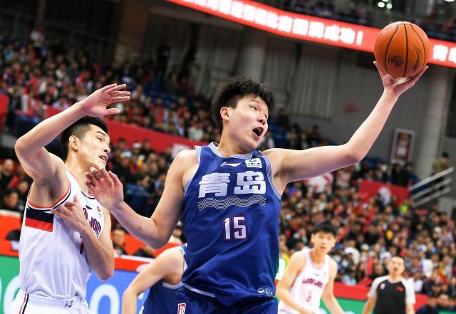 星空体育APP下载-7分7失误！季后赛首秀交学费 杨瀚森的路还长着